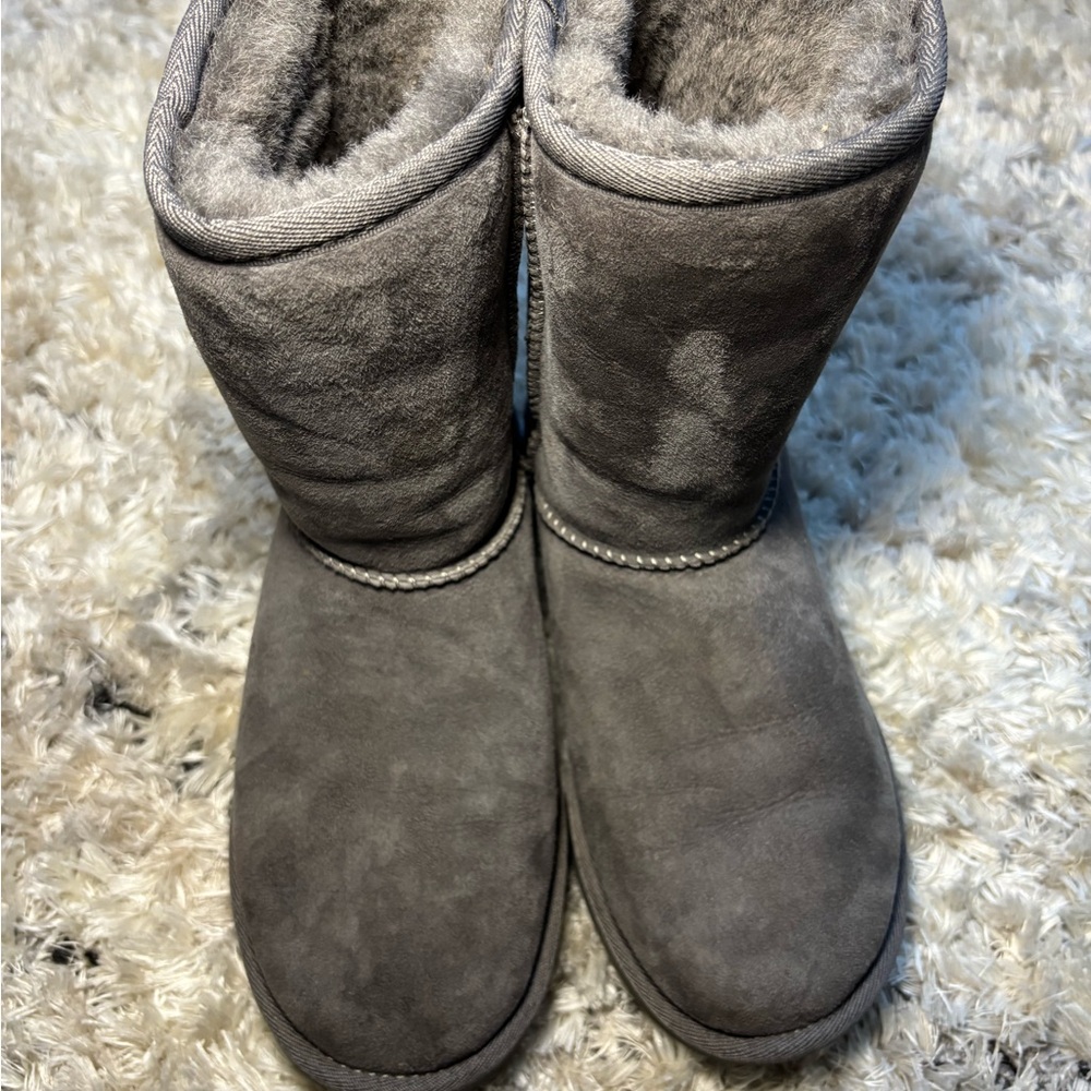 Women’s Size 5 UGG Grey Boots - Picture 5 of 9